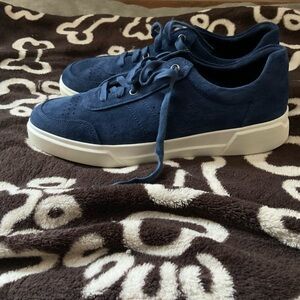 VINCE
Barnett Ocean Blue Suede Sneaker/ men’s 9.5